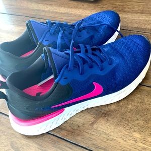 Women’s Nike Odyssey React Size 9